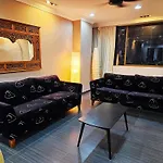 Timber Retreat In Heart Of Kl - 1 Min To Pavilion & Klcc